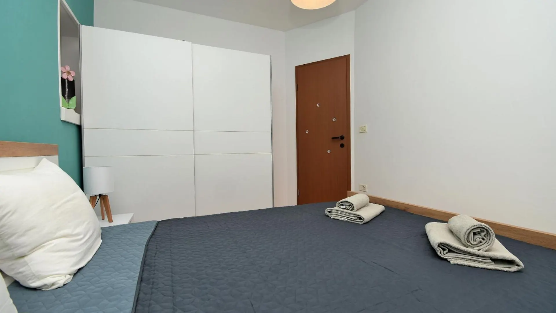 Apartment Honey Bee Pula 0*,  Croatia