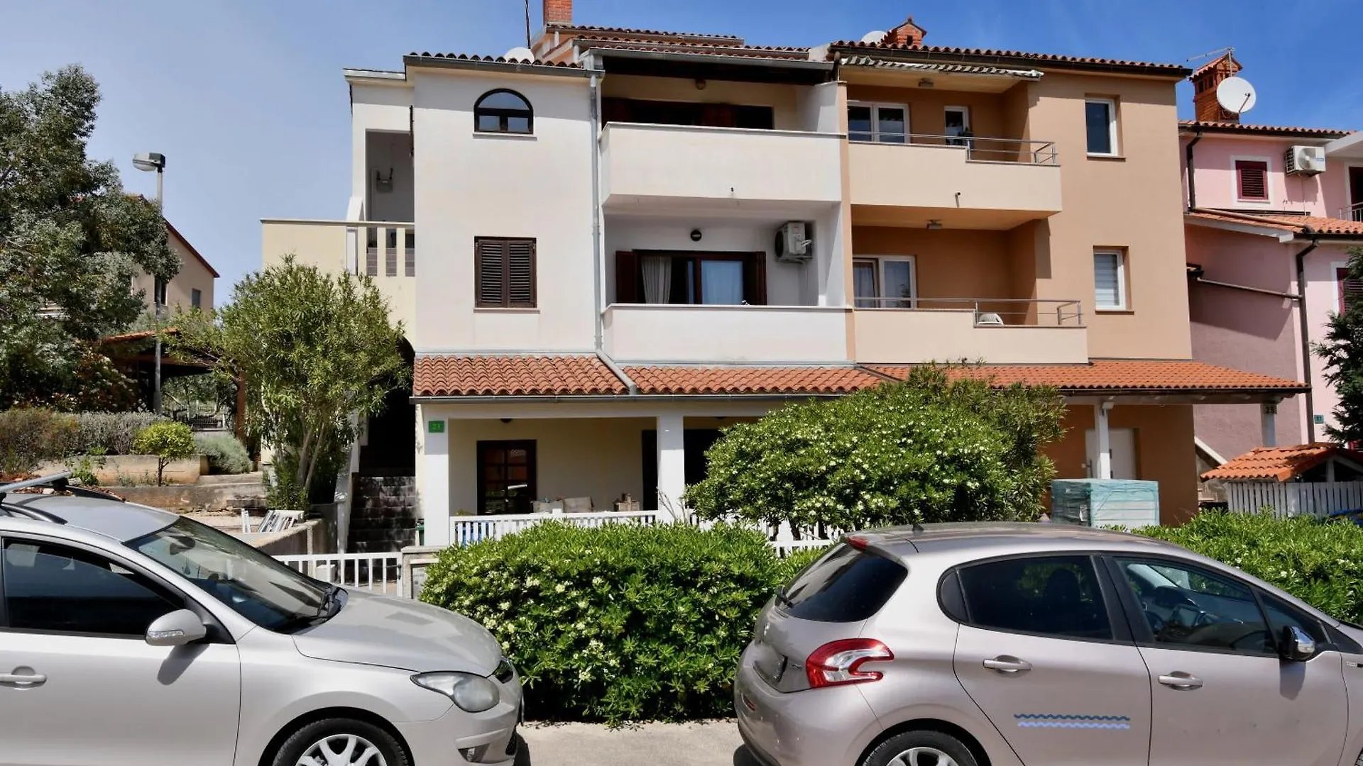Apartment Honey Bee Pula 0*,